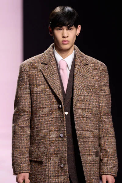 Look 3